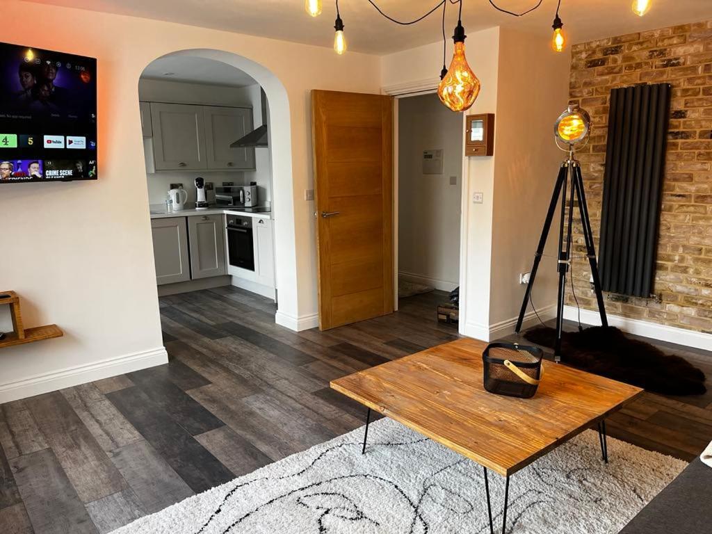 Sterling Stylish 2 Bedroom Central Modern Apartment دارلينجتون المظهر الخارجي الصورة